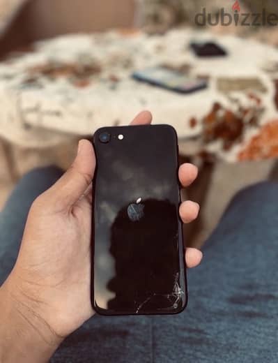 ايفون se2020