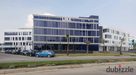 للبيع صيدلية فى القرية الذكية مدينة ٦أكتوبر   مبني LINX Business Park بجوار Starbucks   حصة