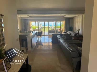 اخر شاليه ارضي بجاردن استلام فوري بالتقسيط علي البحر مباشر سي فيو sea view متشطب بالكامل في لافيستا توباز العين السخنه بالقرب من تلال وبورتو la vista