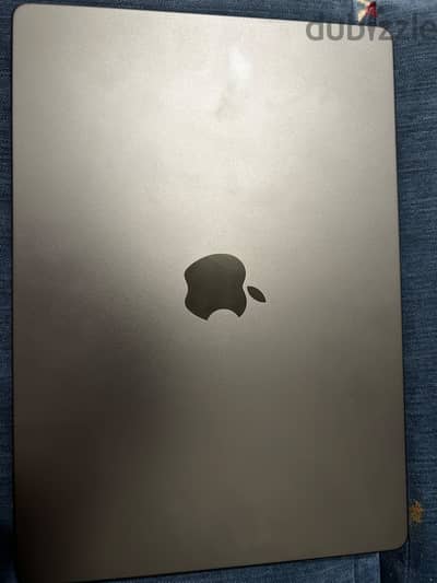 Apple macbook pro M5 exacly like new - ابل ماك بوك برو ام ٥ شبه جديد