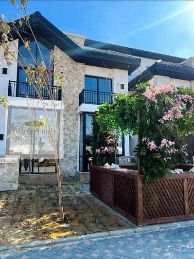 Villa at half price in Mark Gardens, Fifth Settlement, prime location, wall to wall with Mountain View iCity