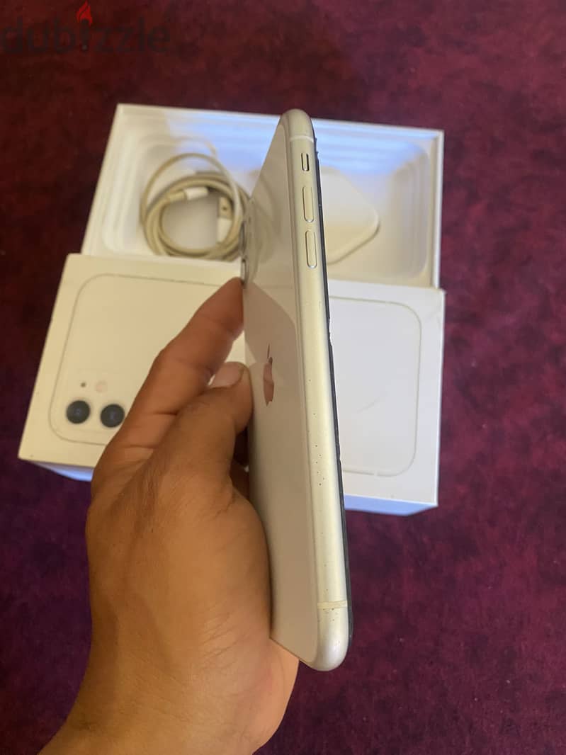 iPhone 11 4