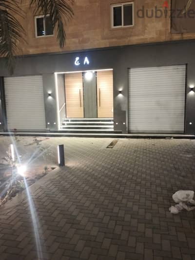  محل تجاري 320 مترمرخّص للإيجار شارع الجامعة امام كمبوند نكيت بوينت
