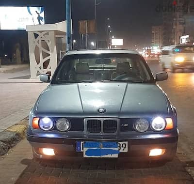 بي ام دبليو 520 1990