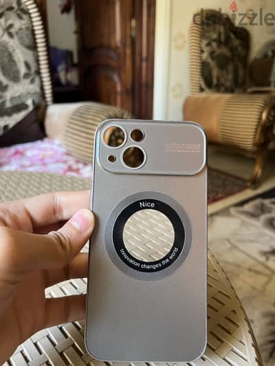 جرابات iPhone 13