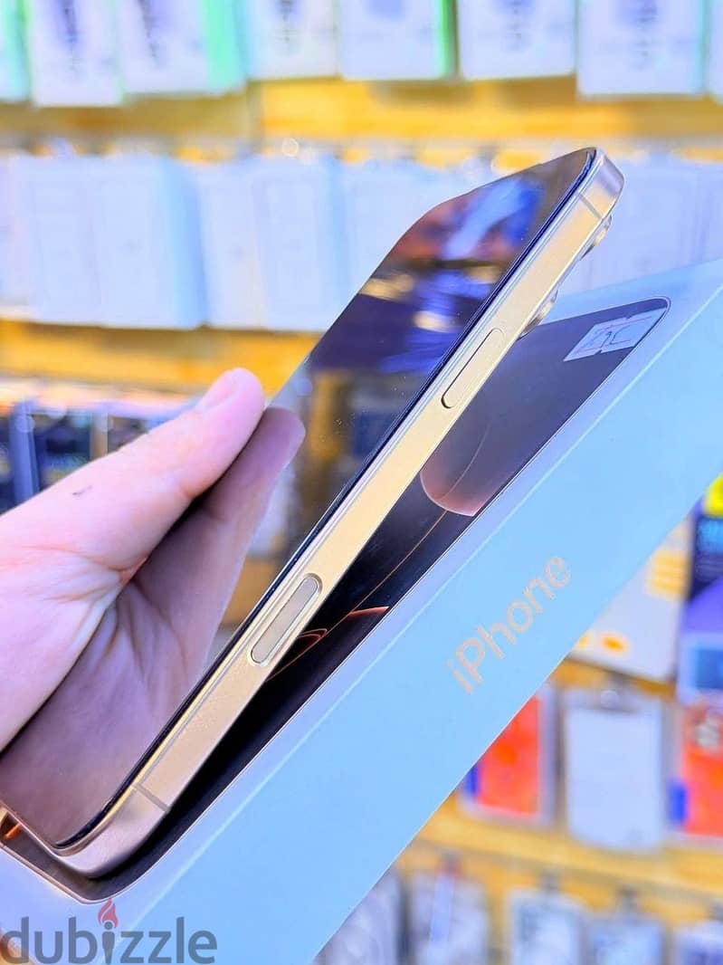 Apple - iPhone 16 Pro Max 4