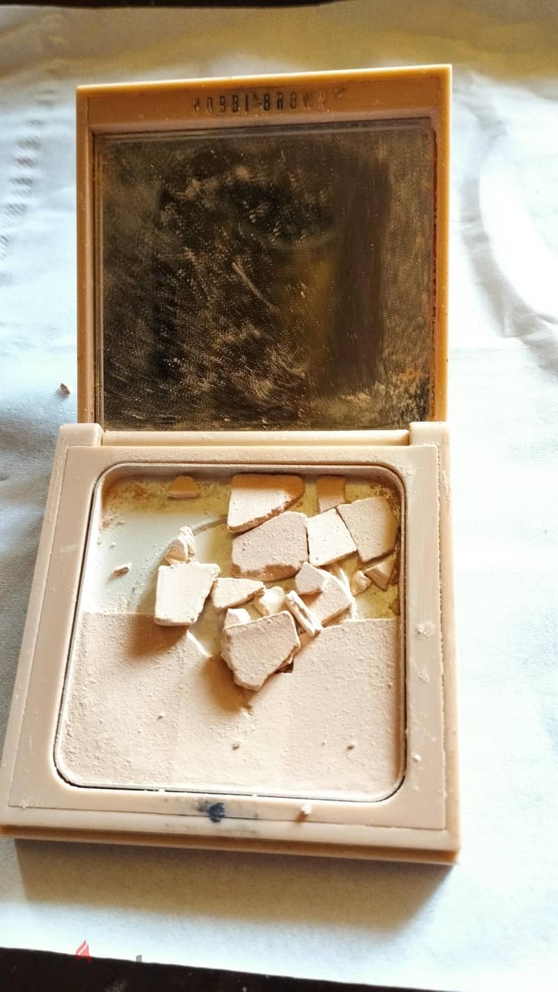 Bobbi Brown Nude Finish Illuminating 2
