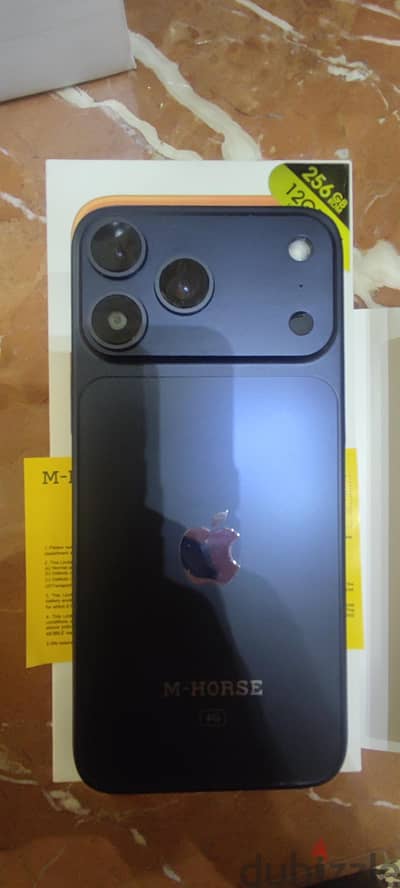 iPhone 17 Pro Max شبيه  M-horse