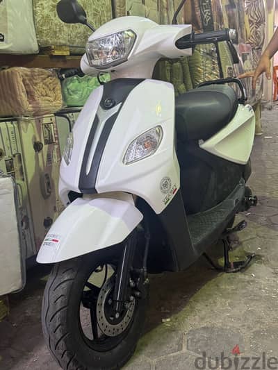 فيجوري ٥٠cc بنزين ماشية٣٠٠ك فقط شبة جديده