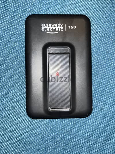 Magnetic wireless power bank