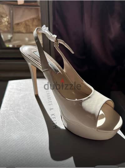 هيلز براند  Charles&keith بسعر لقطة