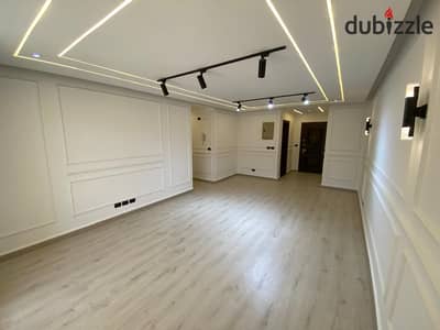  للبيع شقة مميزة في مدينتي – B6   الموقع:  - مقابل خدمات B6 مباشرة - قريبة من النادي وSouth Park - موقع متميز قريب من الحركة والخدمات   المساحة: 131 م²  الدور: الرابع   التقسيم:  - 3 غرف نوم - 2 حمام - ريسبشن مريح   الإطلالة:  - Wide Garden View (ف