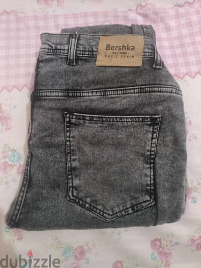 بنطلون جينز Bershka رمادي فاتح - جديد