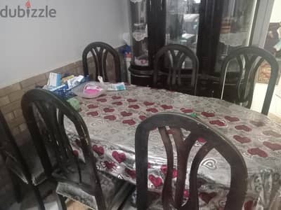 نيش وسفرة ٦ كراسي لون بني حالة جيدة