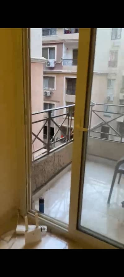 Apartment for rent in a very distinctive location in Zahraa El Maadi, Italian Compound on the Ring Road directly on El Saada Street, near Carrefour Ring Road and all services, transportation, and restaurants