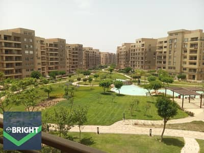 بسعر مخفض جدا  في كمبوند ذا سكوير - شقه 210م - 4 غرف - بفيو بحري صريح - في جولدن سكوير