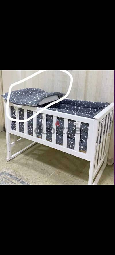 سرير اطفال  بالمرتبة