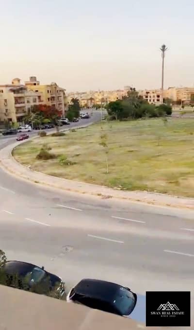 شقة للإيجار في الياسمين فيلات – التجمع الأول | الدور الثاني | تشطيب سوبر لوكس | موقع مميز بالقرب من الخدمات والمحاور الرئيسية