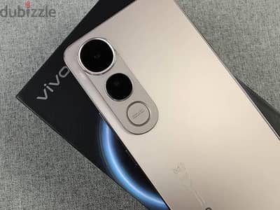 هاتف فيفو v 50 لايت بحالة ممتازة للبيع