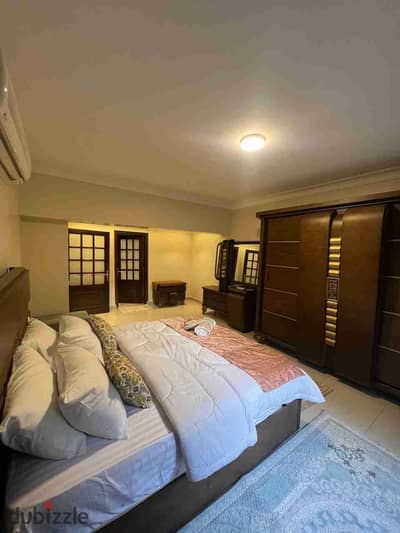 Furnished apartment with hotel furnishings for monthly rent for families and students engineers on Shehab Street 3 rooms 3 bathrooms and a large reception on the 5th floor there are 2 elevators and security a very luxurious building with all services the month is 68 and today is 3500 EGP available for monthly rent and booking and inspection all facilities are available water and electricity.