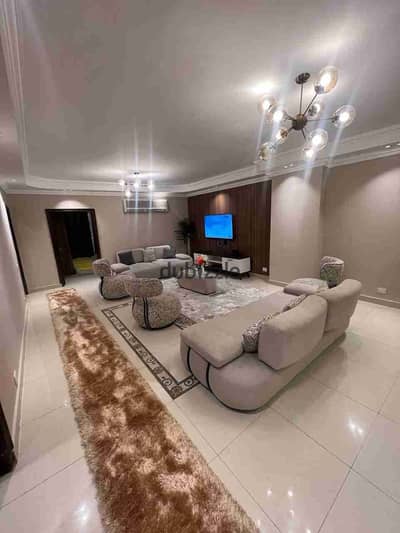 Furnished apartment with hotel furniture for monthly rent for families and students engineers on Shehab Street 3 rooms 3 bathrooms and a large reception floor 5 there are 2 elevators and security in a very luxurious building with all services 68 per month and today 3500 EGP available for monthly rent and booking and inspection all facilities are available water electricity and gas