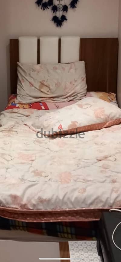 2 سرير خشب بالمراتب و كڤرات