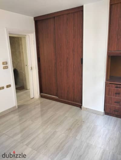 Available apartment for rent, Court Square