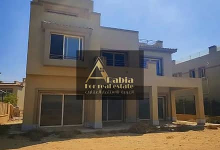 فيلا للبيع في كمبوند بالم هيلز قطامية موقع مميز