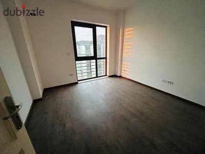 شقه 98 متر لقطه للبيع في مدينتي في b8 حجز قديم 2022 بأوفر تجاري