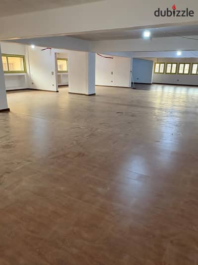 Ultra Lux area of 1000 meters suitable for Workspaces