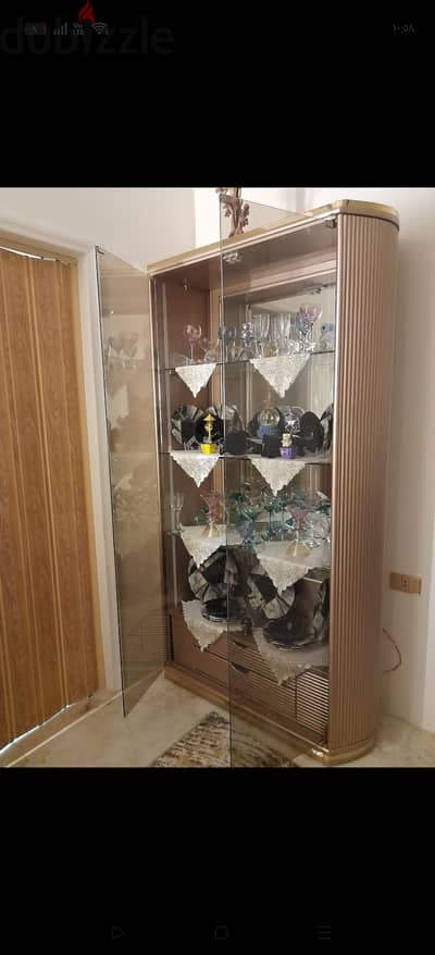 نيش أو دولاب فضيات