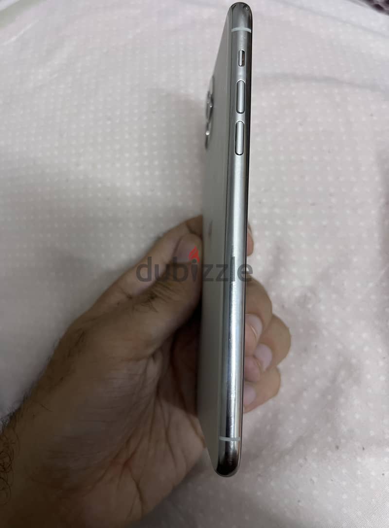Apple - iPhone 11 Pro Max 4