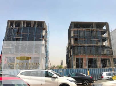 Ground floor shop for sale on the plaza, suitable for investment, on North 90th Street and opposite Waterway 2. Price available in installments.