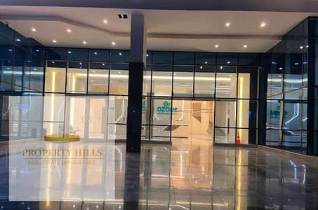 Shop for sale, ground floor, on the main street, immediate occupancy, in a densely populated area.