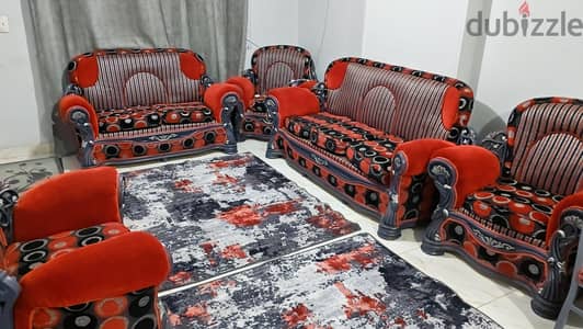 غرفة صالون مع السفره والنيش للبيع بحاله ممتازه