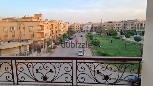 حصرى شقة على حديقة بفيلات البنفسج بالقرب من الرحاب