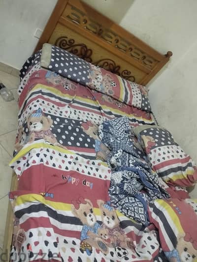 اتنين سرير للبيع بي المرتبه