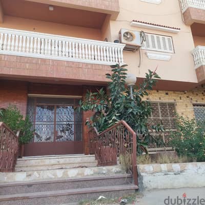فيلا فاخرة للبيع مباشرة على قناة السويس