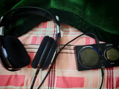 سماعات العاب astro a40tr معاها الميكسر بسعر ممتاز بلعلبه وجميع الاسلاك