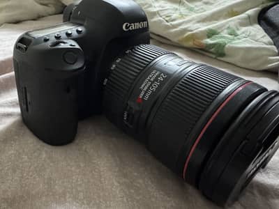 Camera Canon 5D mark 4 + lens 24 -105