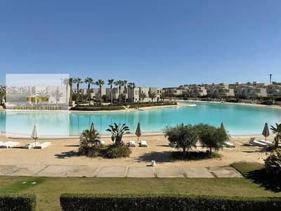 اخر شاليه 3 غرف  في ازها راس الحكمة بالسعر دا كامل التشطيب بالمطبخ والتكييفات بفيو صريح دايركت علي اللاجون