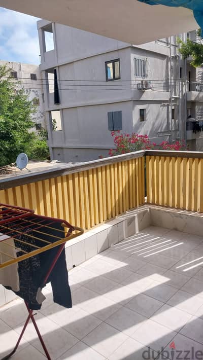 للبيع بداعي السفر شقة مميزة بالدور الأول في قلب معمورة الشاطئ