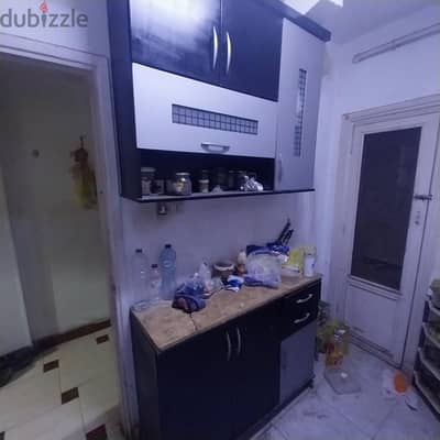 مطبه مع الرخامة بتاعته