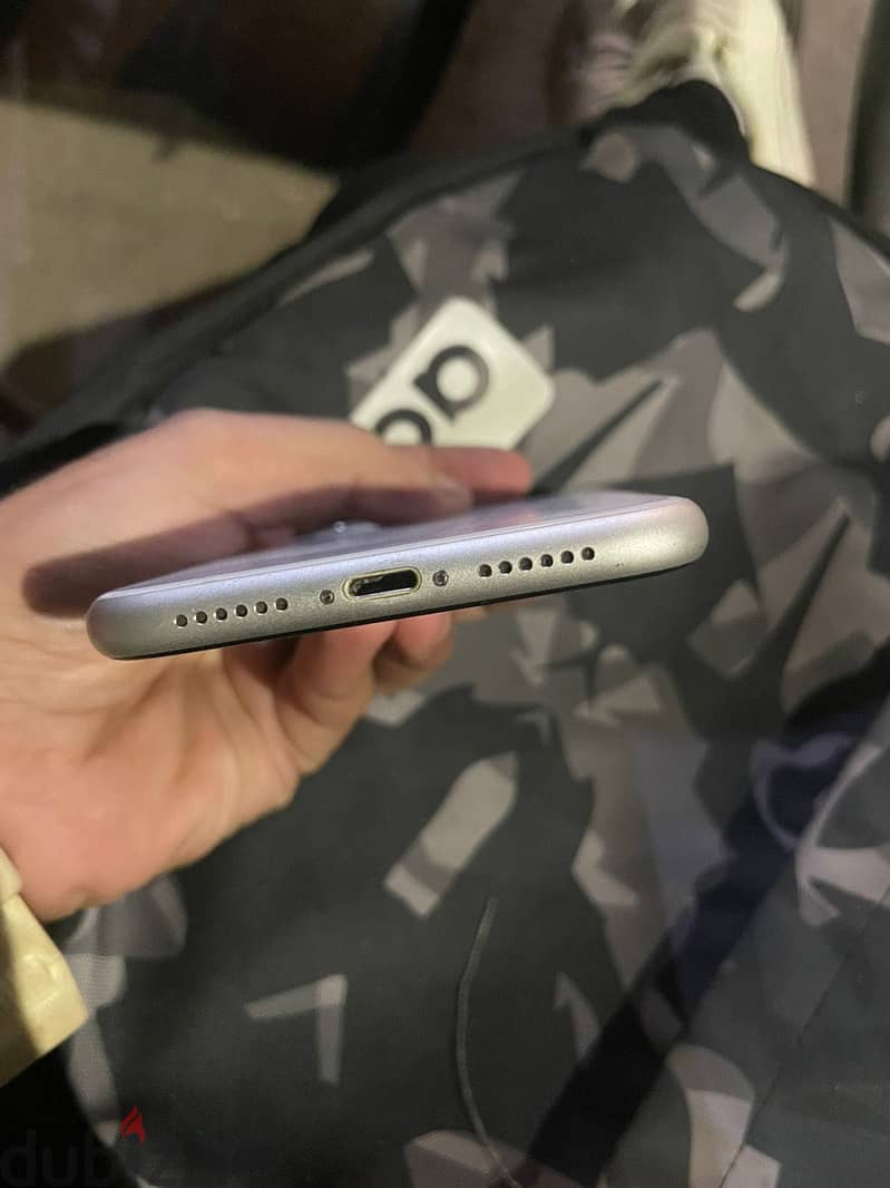 Apple - iPhone 11 1
