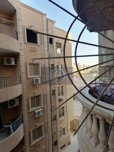 شقة للبيع باللوتس الجنوبية – التجمع الخامس    تاني نمرة من شارع النوادي  قريبة جدًا من محطة المونوريل بالتسعين الجنوبي