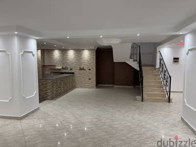 Duplex 260 M with private garden front Gate 1