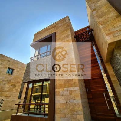اخر فيلا ( Twin House )RTM  للبيع ب special view علي اللاجون في اقوي مشاريع القاهرةالجديدة كمبوند ( taj City ) بأنظمة سدادا مميزة وخصم كبير الكاش