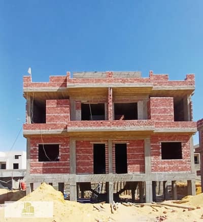 Your villa directly on the Dahshur Link Road is already built and available for viewing anytime with a 40% cash discount or a 10% down payment and ins