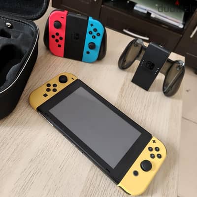 NINTENDO SWITCH PIKACHU LET'S GO EDITION Has 30 game