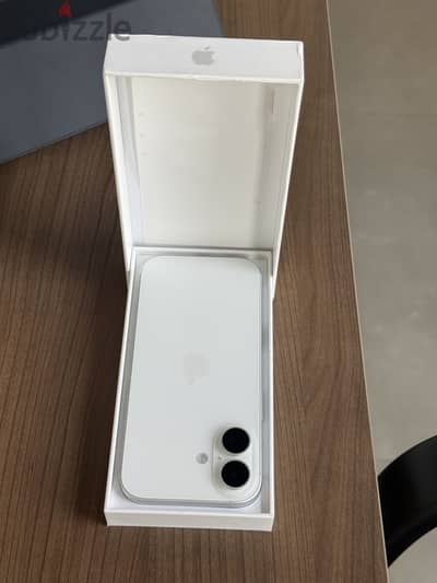 Apple - iPhone 17 - 256 - white - 4 cycle counts
